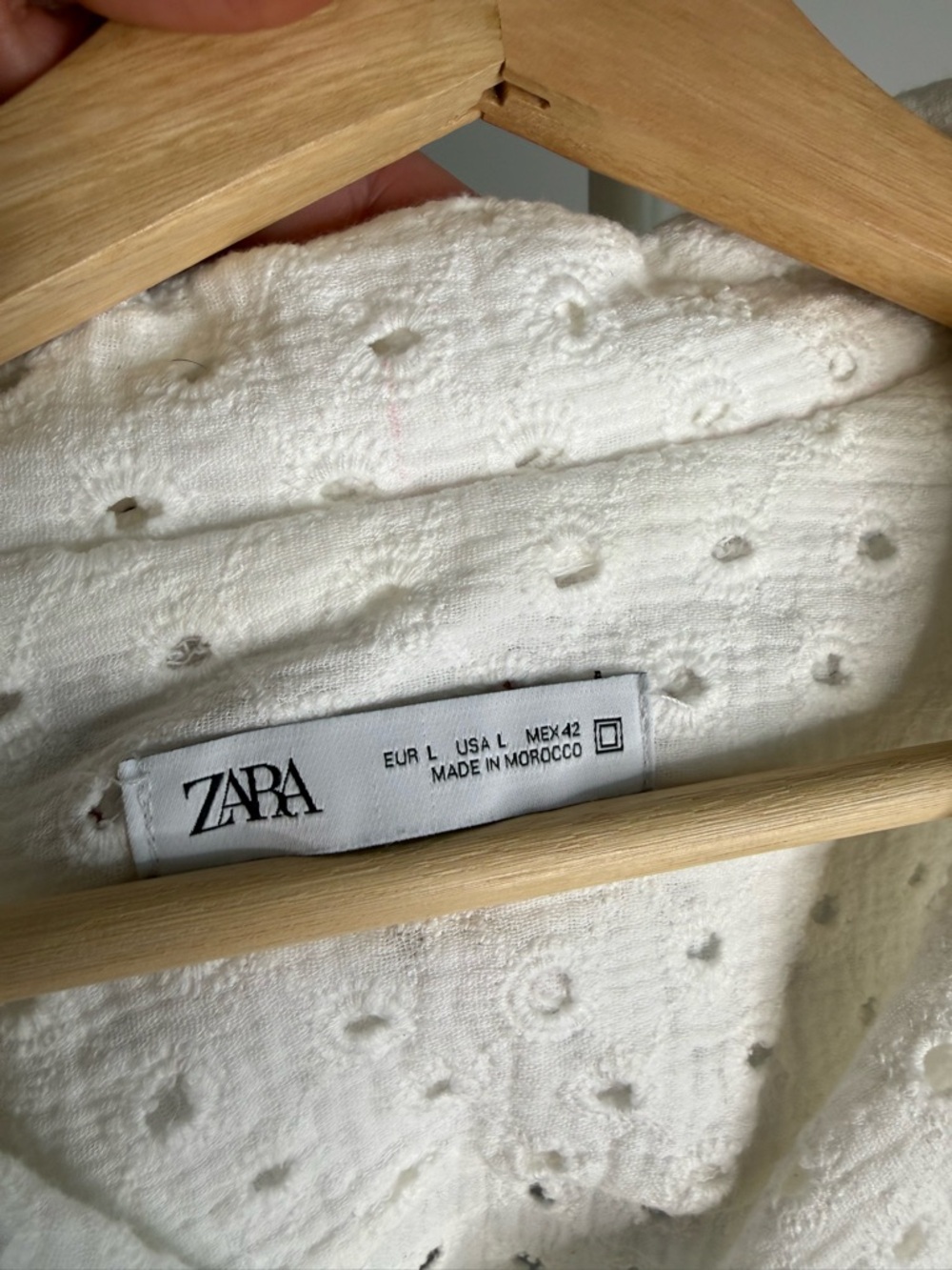 Zara White Eyelet Short-Sleeve Button-Down Shirt - Picture 5 of 6